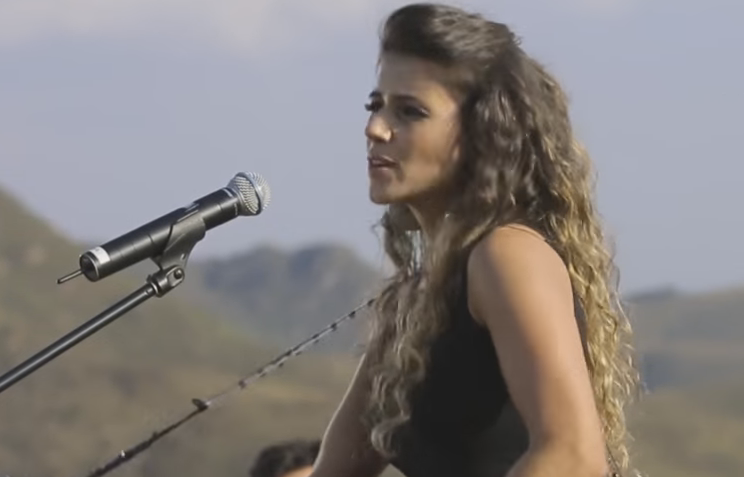 Paula Fernandes lança  o 'Lyric Video' da música "Pronta pra você" 41