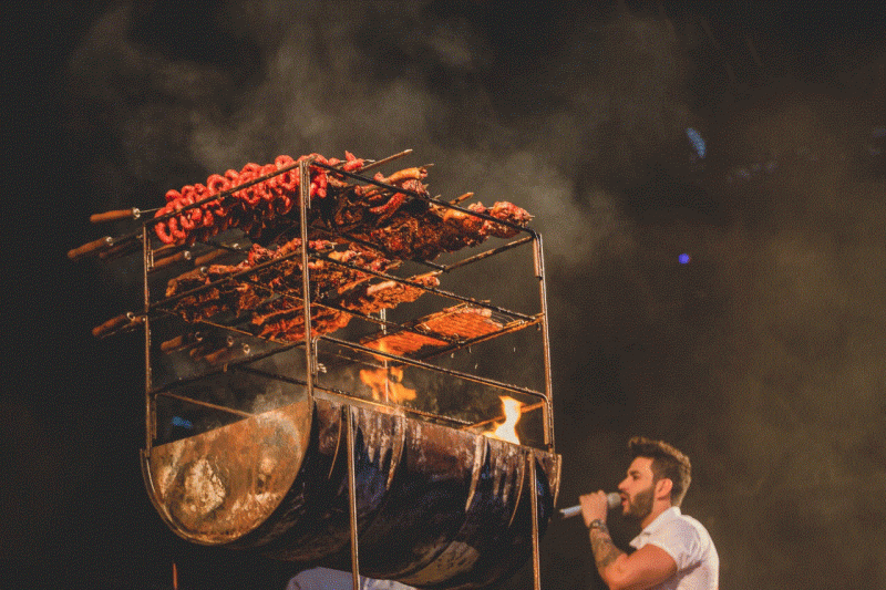 Com churrasco no palco até o sol nascer, Gusttavo Lima encerra terceira noite do Jaguariúna Rodeo Festival 2017 41