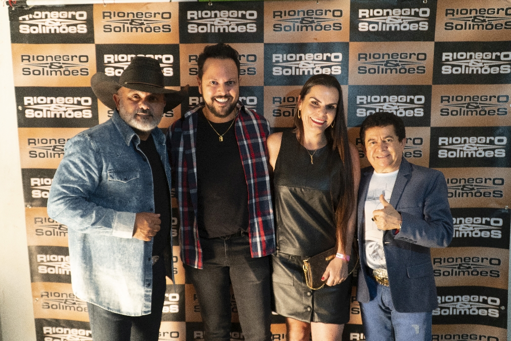 Adriano Almeida abre show da dupla Rio Negro e Solimões no "Espraiadão" 41