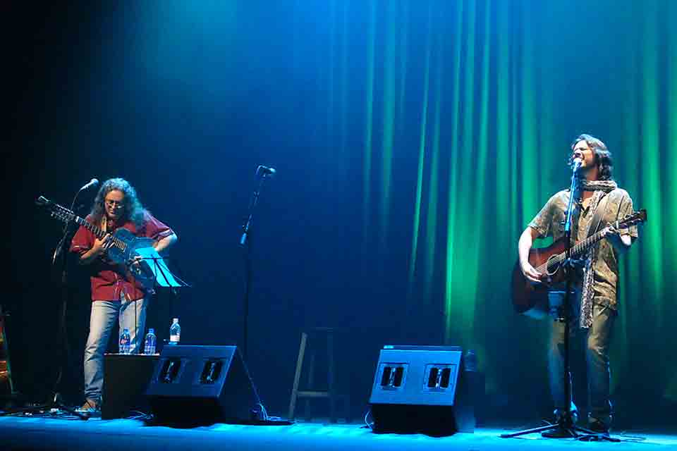 Tuia e Ricardo Vignini sobem ao palco do Teatro J. Safra para show '2 Do Rock Rural' 41