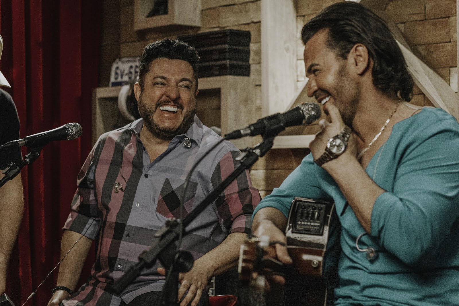 Improviso de qualidade: Eduardo Costa e Bruno cantam "Vida Pelo Avesso" 41