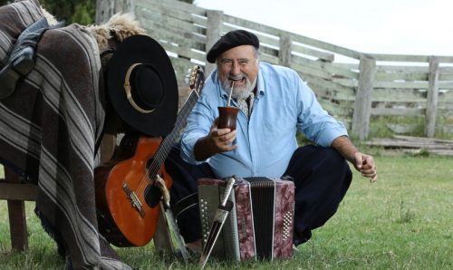 Gaúcho da Fronteira leva a música dos pampas para o palco do Aparecida Sertaneja 82
