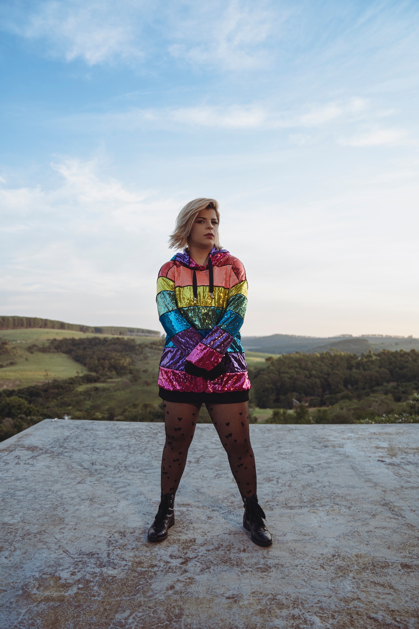 Paula Mattos exalta a diversidade sexual em novo single 42