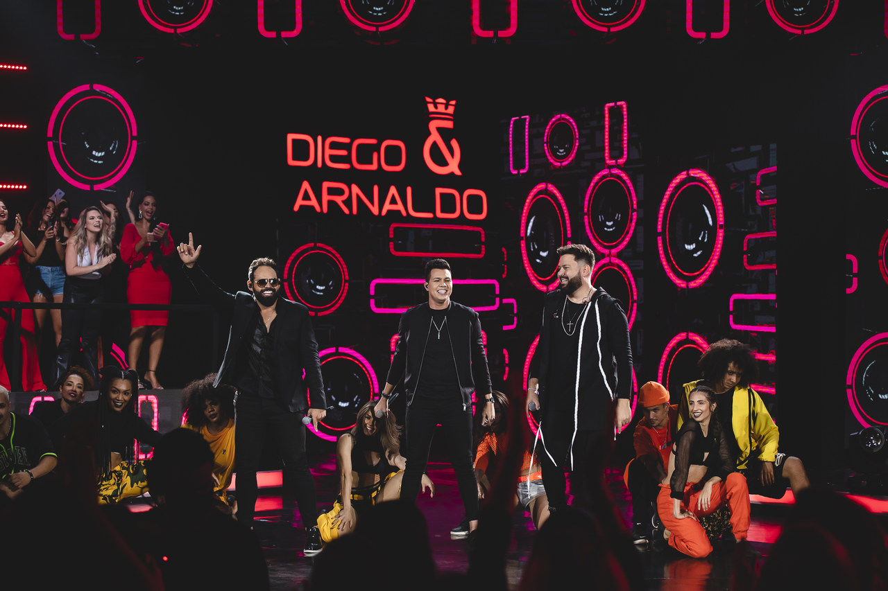 Diego e Arnaldo ultrapassam 2 milhões de views em novo clipe com Vitor Fernandes 41