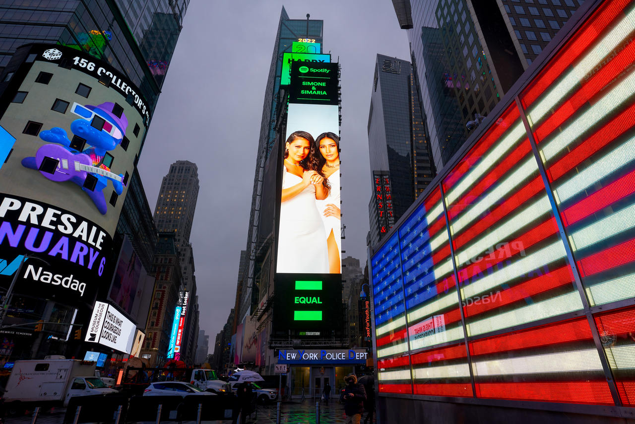 Simone e Simaria são destaque na Times Square, em Nova York 41