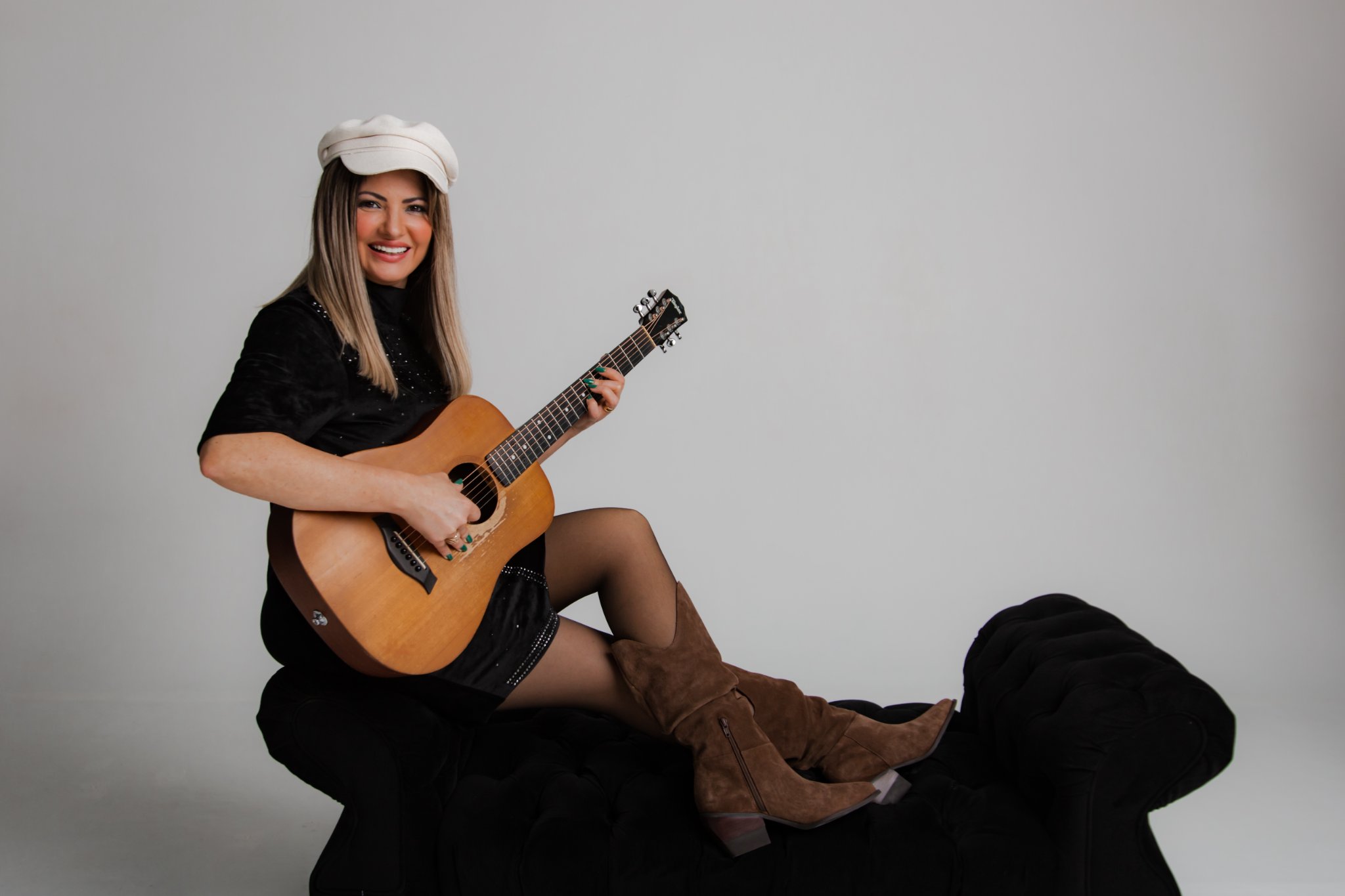 Laiza Gáry aposta na sonoridade da guarânia em novo single "Doze luas" 41