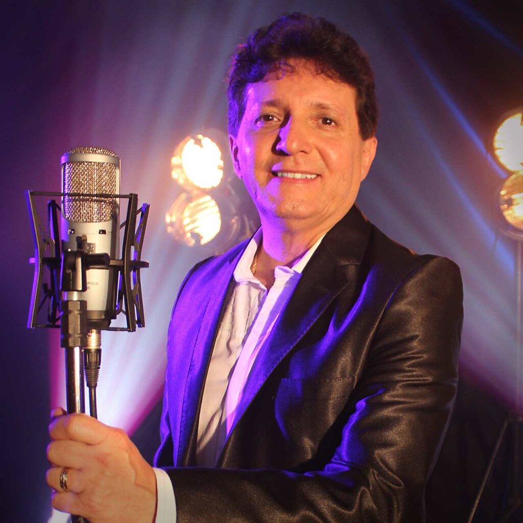 TV Aparecida Padre Antonio Maria recebe Gilliard em seu programa na TV Aparecida