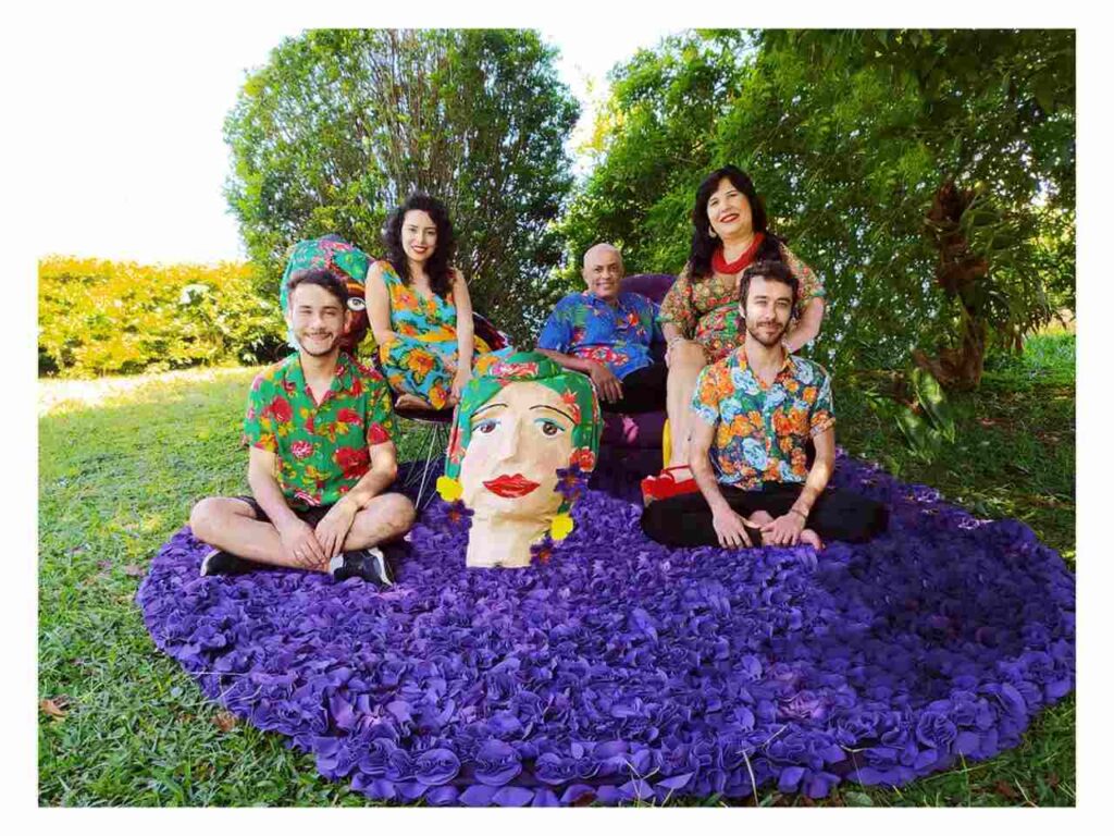 Terra da Padroeira Grupo Paranga e a dupla Durval e Alladin animam o Carnaval do "Terra da Padroeira" Terra da Padroeira Grupo Paranga e a dupla Durval e Alladin animam o Carnaval do "Terra da Padroeira"