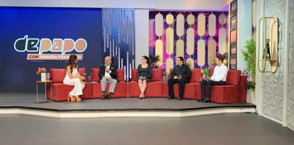 Amanda Françozo Amanda Françozo fala sobre o "Perdão" em seu programa Amanda Françozo Amanda Françozo fala sobre o "Perdão" em seu programa