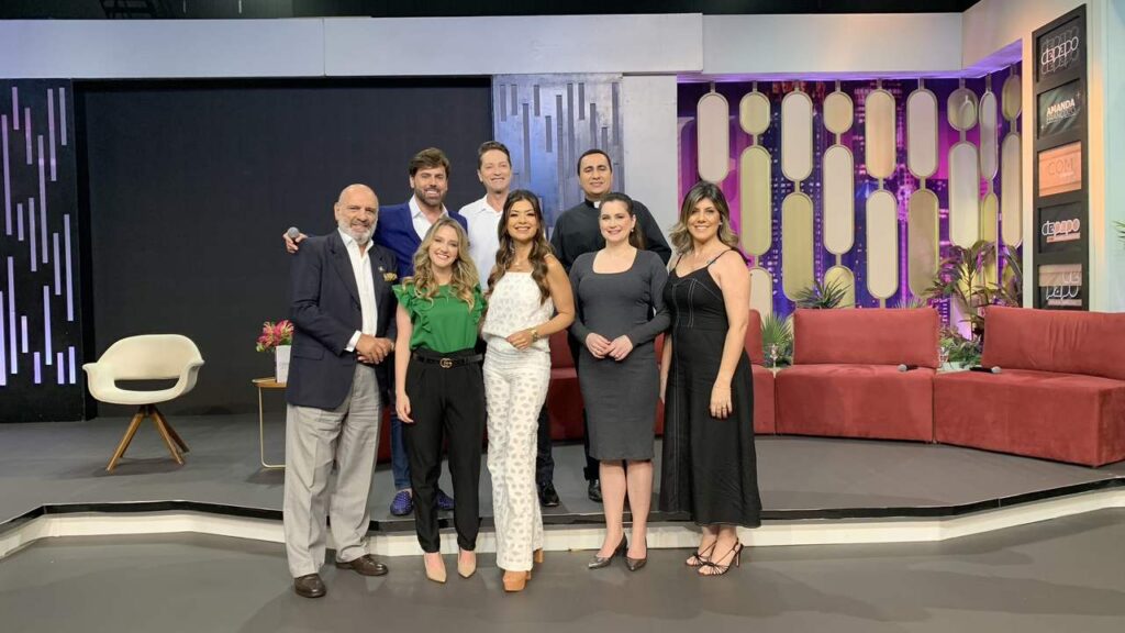 Amanda Françozo Amanda Françozo fala sobre o "Perdão" em seu programa Amanda Françozo Amanda Françozo fala sobre o "Perdão" em seu programa