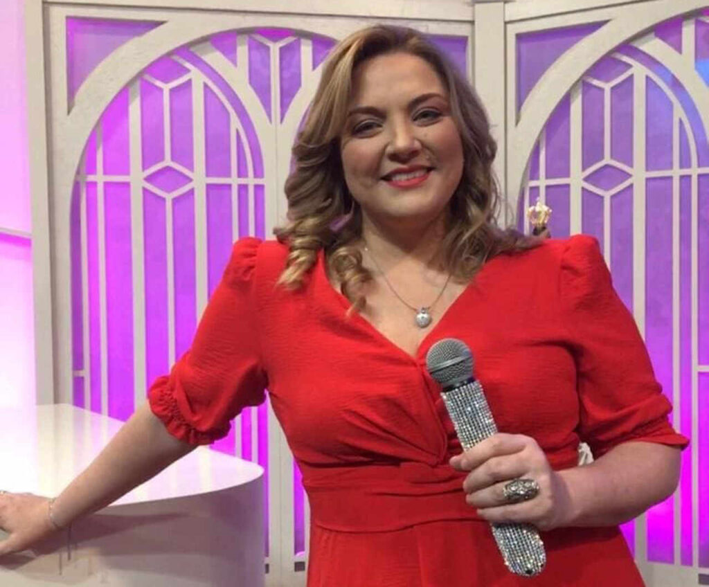 Adriana Sanches Adriana Sanches e Tony Angeli se apresentam no "Sábado com Maria" Adriana Sanches Adriana Sanches e Tony Angeli se apresentam no "Sábado com Maria"