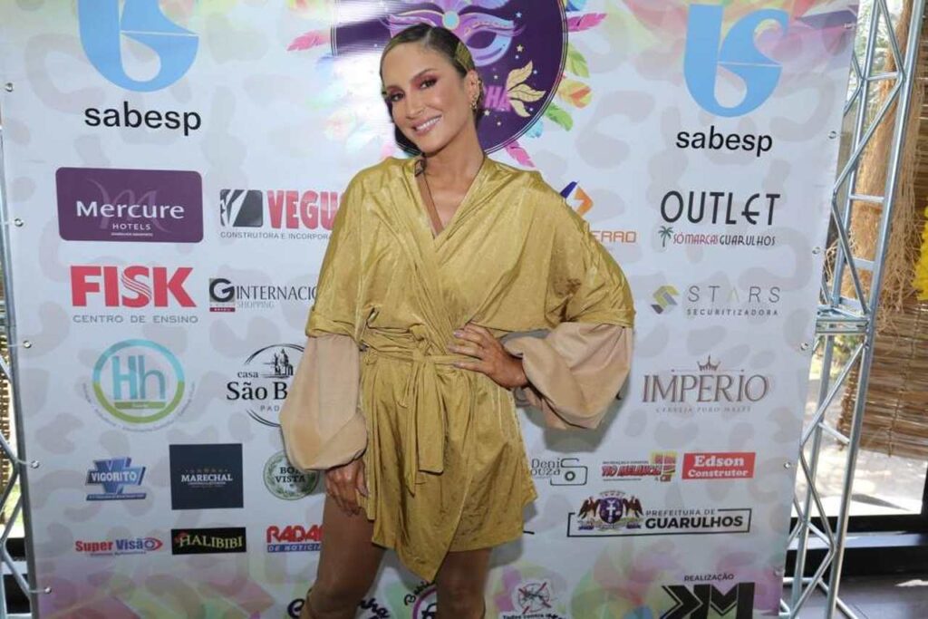 Claudia Leitte Claudia Leitte retorna neste sábado no Bloco Banda Bicha e promete arrastar multidões no pré-carnaval em Guarulhos Claudia Leitte Claudia Leitte retorna neste sábado no Bloco Banda Bicha e promete arrastar multidões no pré-carnaval em Guarulhos