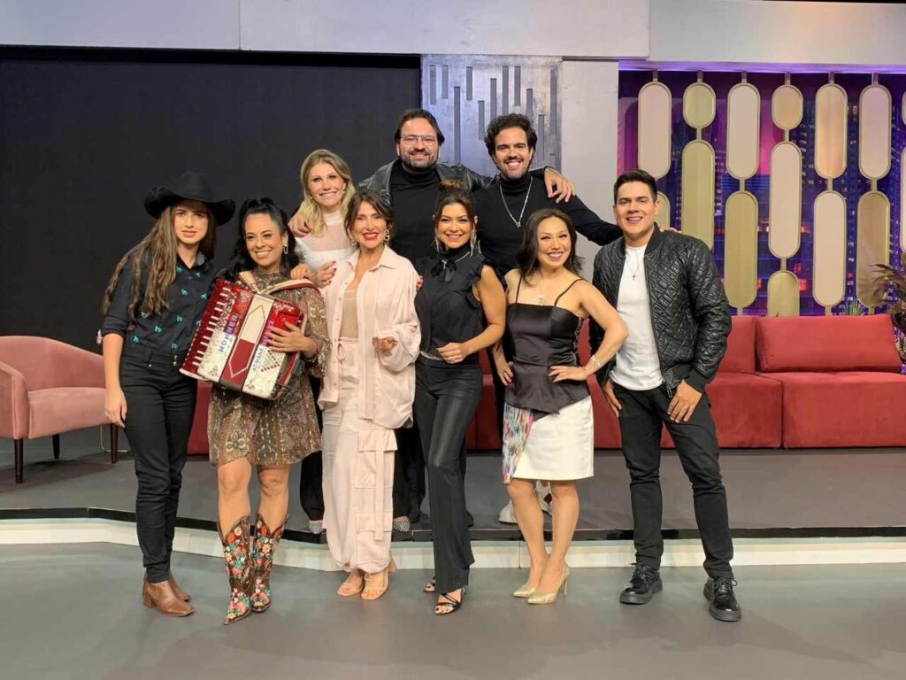 Amanda Françozo "De Papo com Amanda Françozo" recebe Adriana Sanchez e mostra como nasce uma estrela Amanda Françozo "De Papo com Amanda Françozo" recebe Adriana Sanchez e mostra como nasce uma estrela