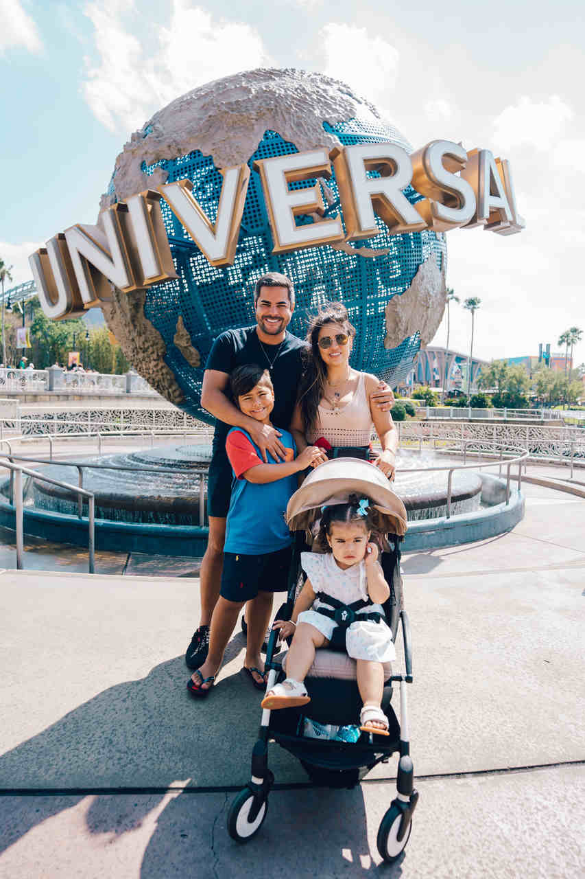 Simone Mendes Em Orlando com a família, Simone Mendes comemora sucesso de Erro Gostoso Simone Mendes Em Orlando com a família, Simone Mendes comemora sucesso de Erro Gostoso