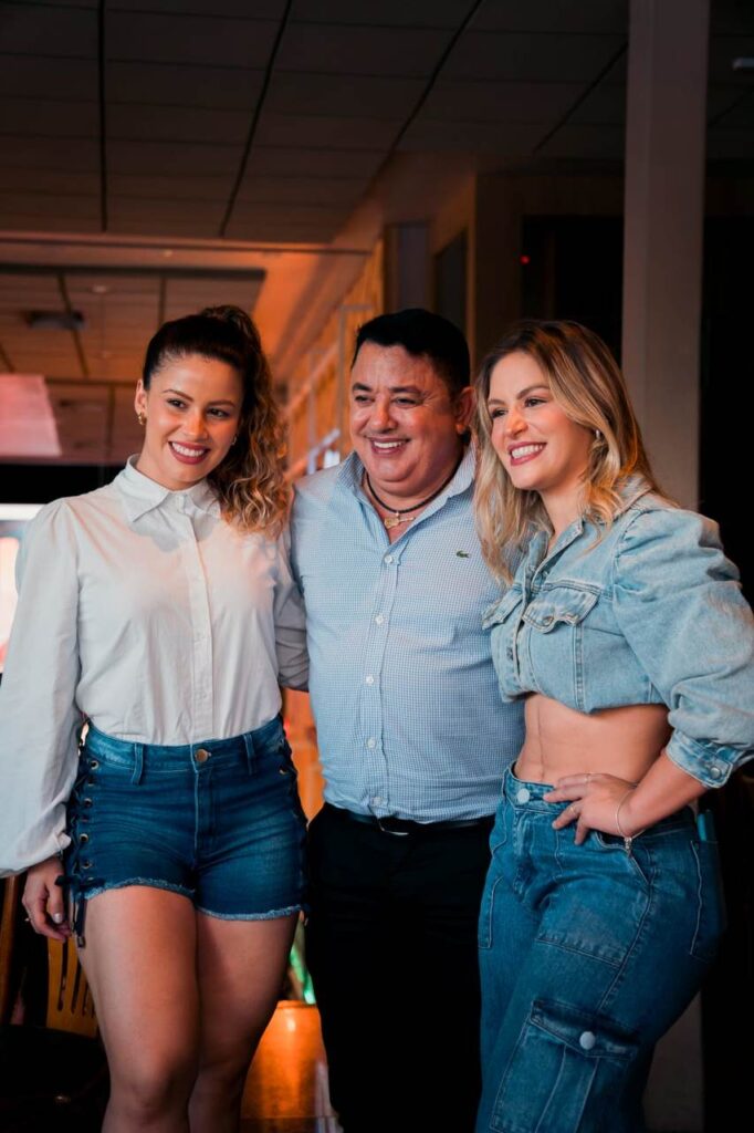 Zé Capeta Zé Capeta, o maior berranteiro do Brasil, dá aula para jovens cantores sertanejos Zé Capeta Zé Capeta, o maior berranteiro do Brasil, dá aula para jovens cantores sertanejos