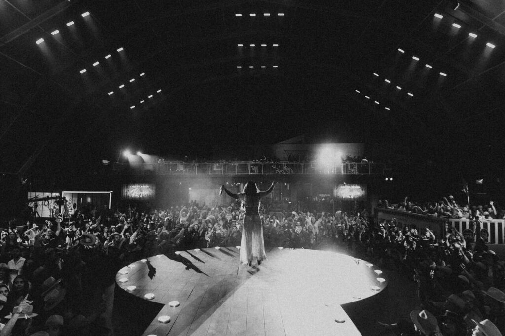 LAUANA PRADO EM NOITE EMOCIONANTE, LAUANA PRADO FEZ TRIBUTO AO SERTANEJO NO LANÇAMENTO DE SUA FESTA "RAIZ", EM GOIÂNIA, NESTE DOMINGO LAUANA PRADO EM NOITE EMOCIONANTE, LAUANA PRADO FEZ TRIBUTO AO SERTANEJO NO LANÇAMENTO DE SUA FESTA "RAIZ", EM GOIÂNIA, NESTE DOMINGO
