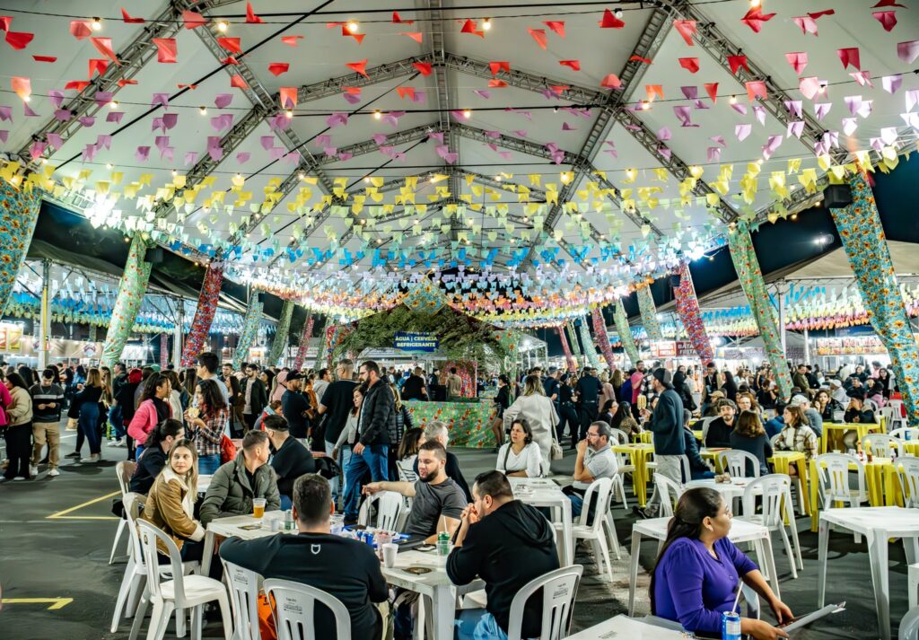 Julina de Valinhos Mais de 46 mil pessoas passaram no primeiro final de semana da 1ª Festa Julina de Valinhos Julina de Valinhos Mais de 46 mil pessoas passaram no primeiro final de semana da 1ª Festa Julina de Valinhos