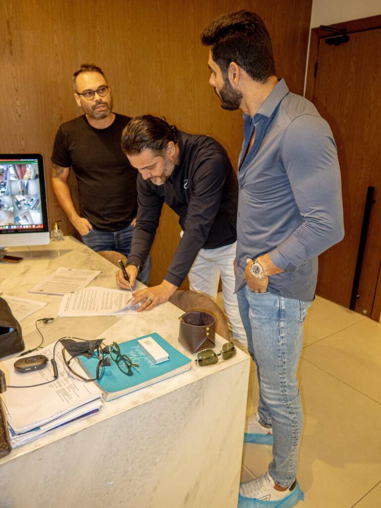 Rodolffo Cantor Rodolffo se une ao Dr. Rildo Lasmar e AM Invest Group para expandir mundialmente o Instituto Brasileiro de Odontologia – IBO Rodolffo Cantor Rodolffo se une ao Dr. Rildo Lasmar e AM Invest Group para expandir mundialmente o Instituto Brasileiro de Odontologia – IBO