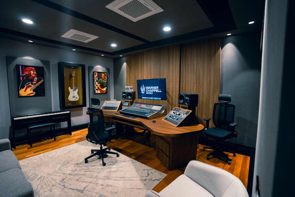 Warner Music Warner Music Group inaugura primeiro complexo exclusivo com 4 estúdios no Rio de Janeiro Warner Music Warner Music Group inaugura primeiro complexo exclusivo com 4 estúdios no Rio de Janeiro