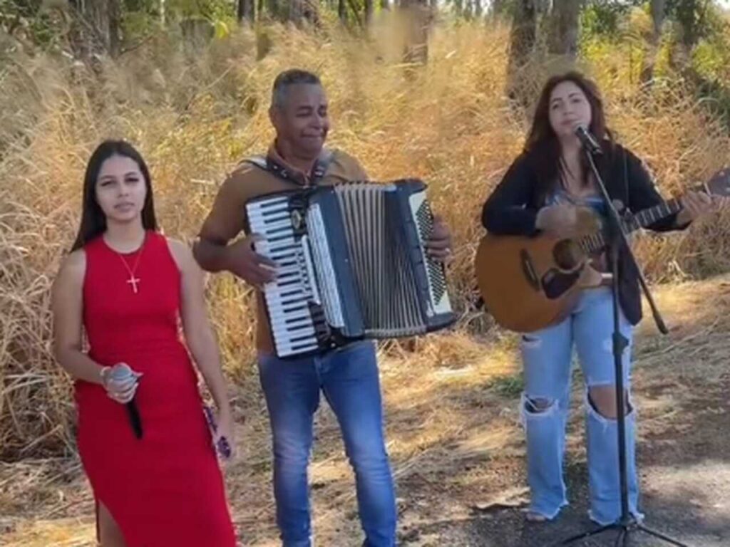 terra da padroeira "Terra da Padroeira" mostra por onde anda a cantora Sula Mazurega terra da padroeira "Terra da Padroeira" mostra por onde anda a cantora Sula Mazurega