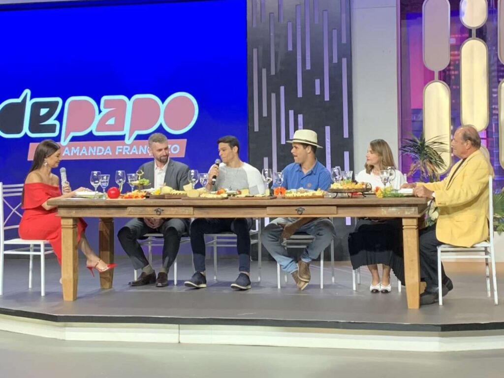 Amanda Françozo Noite italiana, queijos e vinhos no "De Papo com Amanda Françozo" Amanda Françozo Noite italiana, queijos e vinhos no "De Papo com Amanda Françozo"
