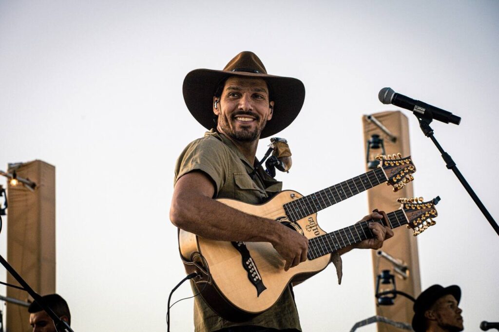 Aparecida Sertaneja Silvio Brito e Guito cantam no "Aparecida Sertaneja" Aparecida Sertaneja Silvio Brito e Guito cantam no "Aparecida Sertaneja"