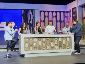 Amanda Françozo Amanda Françozo convida amigos para bate-papo e jantar em seu programa Amanda Françozo Amanda Françozo convida amigos para bate-papo e jantar em seu programa