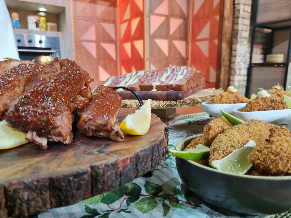Chef Leo Roncon mostra como se faz um delicioso bolinho de arroz Chef Leo Roncon mostra como se faz um delicioso bolinho de arroz
