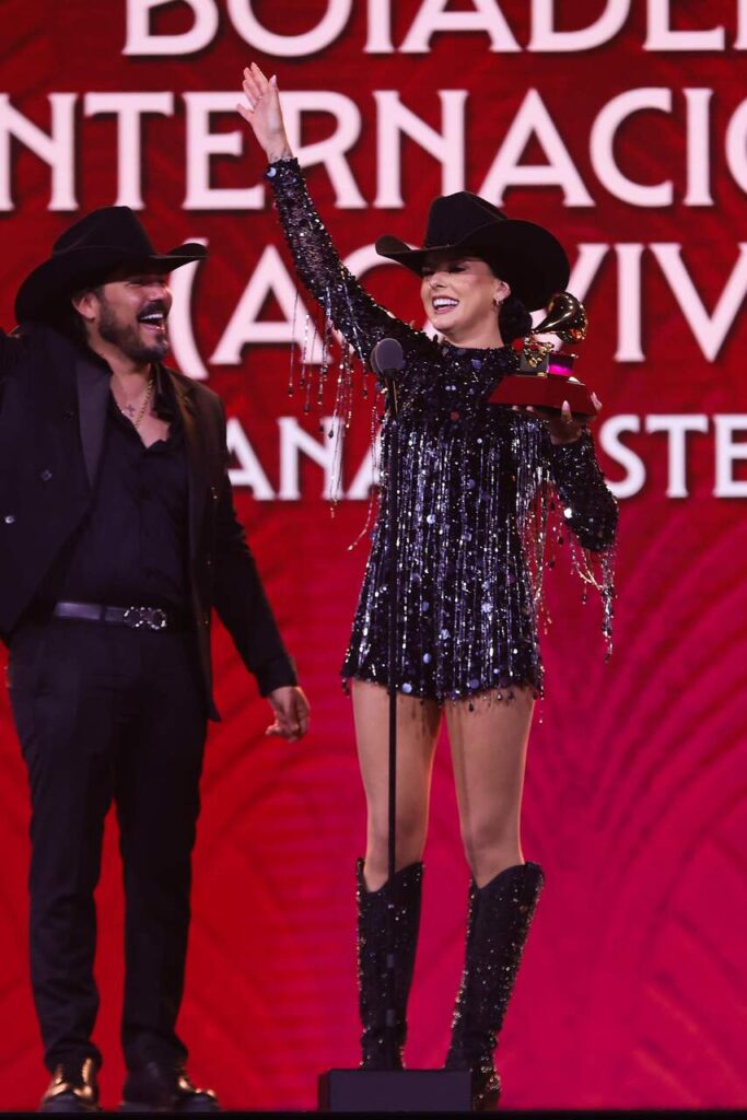 Ana Castela Ana Castela vence o Grammy Latino com o álbum "Boiadeira Internacional" Ana Castela Ana Castela vence o Grammy Latino com o álbum "Boiadeira Internacional"