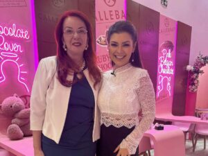 Amanda Françozo Amanda Françozo tem encontro com convidadas em confeitaria paulista Amanda Françozo Amanda Françozo tem encontro com convidadas em confeitaria paulista