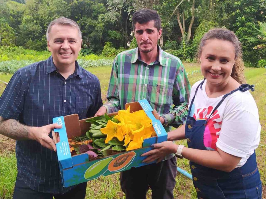 Sabor de Vida "Sabor de Vida" passeia por plantação de orgânicos e prepara uma salada especial Sabor de Vida "Sabor de Vida" passeia por plantação de orgânicos e prepara uma salada especial