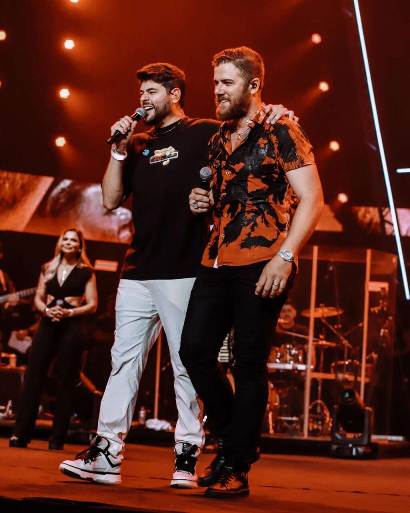 Zé Neto & Cristiano Zé Neto & Cristiano estreiam label em São Paulo com participações especiais e ganham certificado de platina Zé Neto & Cristiano Zé Neto & Cristiano estreiam label em São Paulo com participações especiais e ganham certificado de platina
