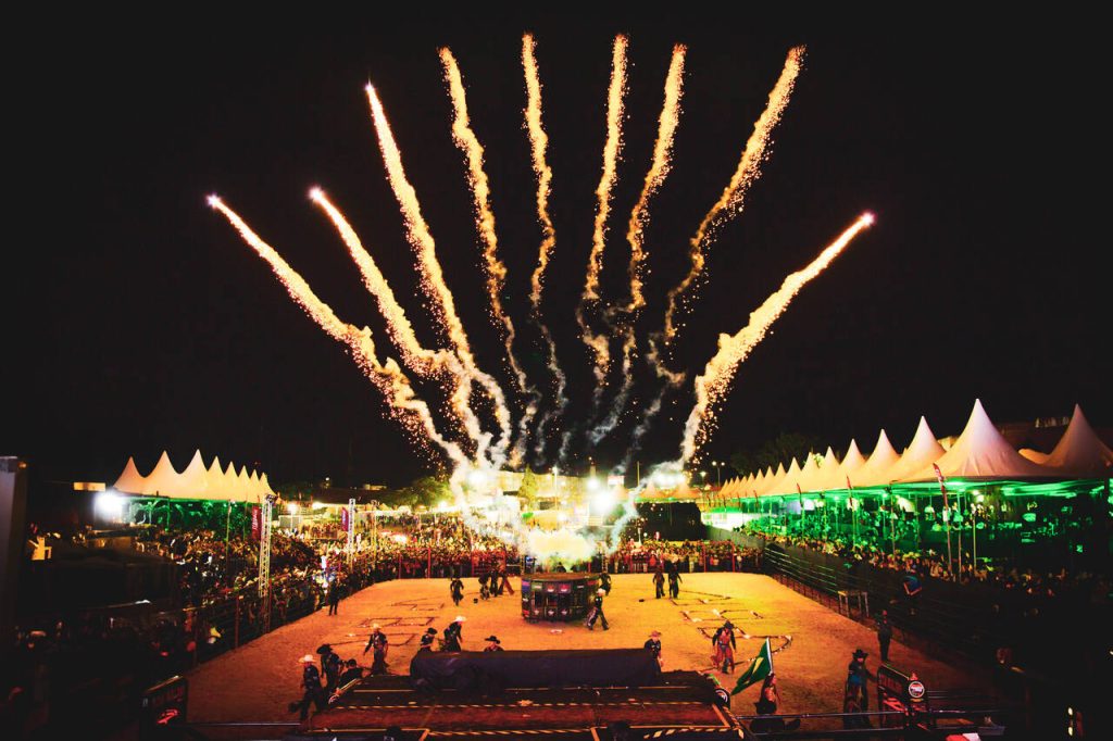 Festa de Peão de Salto de Pirapora Festa de Peão de Salto de Pirapora traz shows de renome nacional com entrada solidária Festa de Peão de Salto de Pirapora Festa de Peão de Salto de Pirapora traz shows de renome nacional com entrada solidária