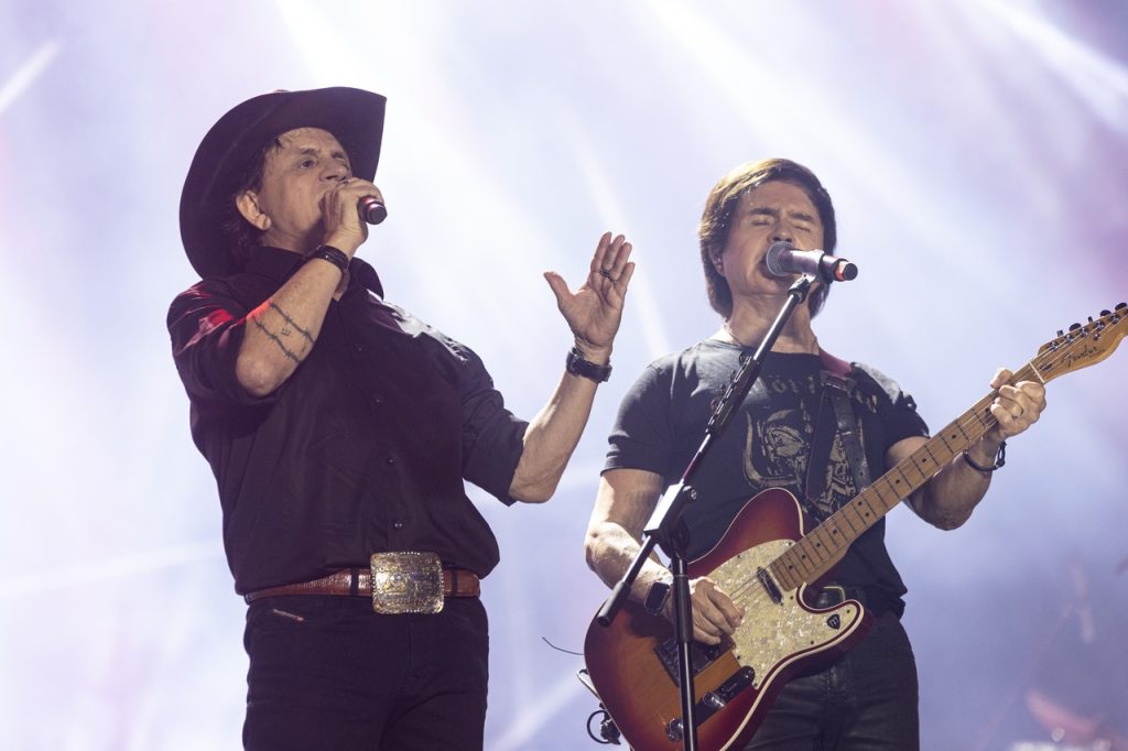 Chitãozinho e Xororó Chitãozinho e Xororó apresentam a nova turnê "ChX | Uma História de Sucesso" em Bauru neste sábado (02) Chitãozinho e Xororó Chitãozinho e Xororó apresentam a nova turnê "ChX | Uma História de Sucesso" em Bauru neste sábado (02)