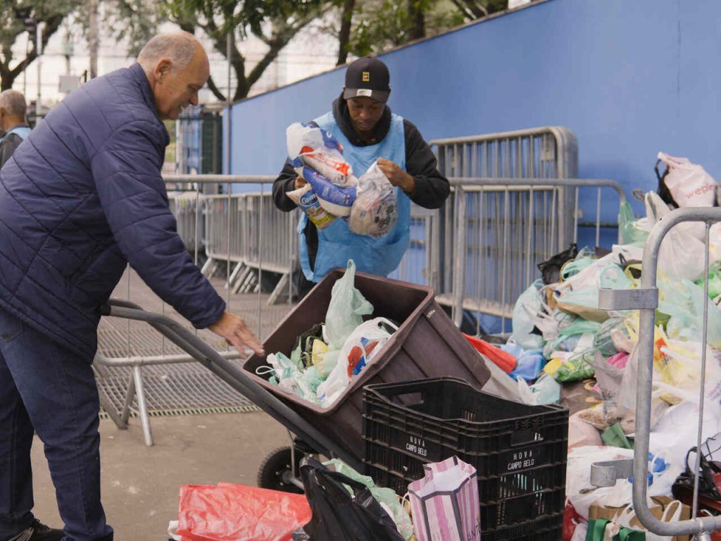 Henrique & Juliano Henrique & Juliano lotam Allianz Parque por três noites seguidas e arrecadam 50 toneladas de alimentos Henrique & Juliano Henrique & Juliano lotam Allianz Parque por três noites seguidas e arrecadam 50 toneladas de alimentos
