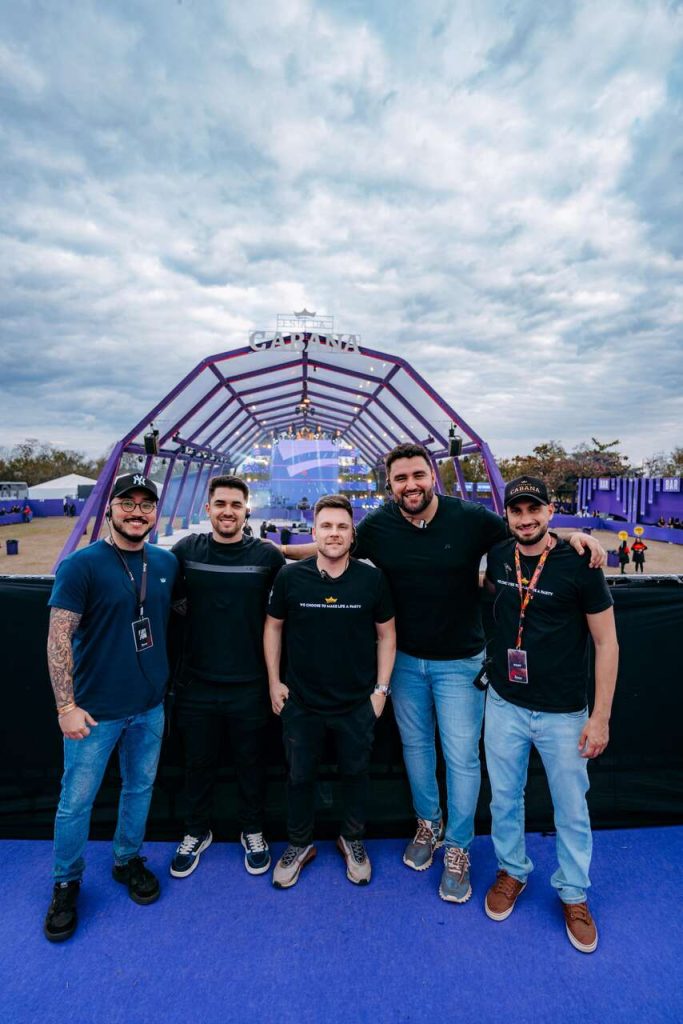 Clayton e Romário Clayton e Romário e Dilsinho encantam público na Festa da Cabana em Mogi Mirim Clayton e Romário Clayton e Romário e Dilsinho encantam público na Festa da Cabana em Mogi Mirim
