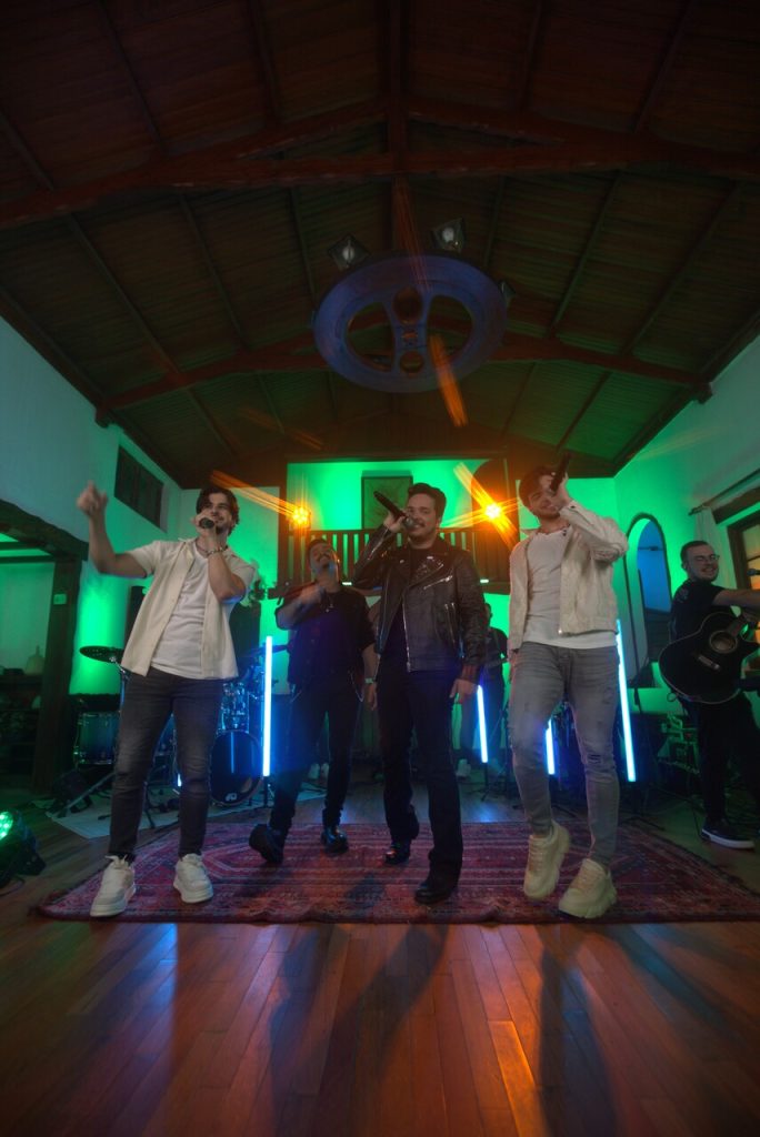 Abel e Benício Abel e Benício lançam o single "Do Final pro Começo" com Kaique e Felipe Abel e Benício Abel e Benício lançam o single "Do Final pro Começo" com Kaique e Felipe