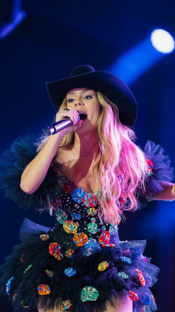Mariana Fagundes Mariana Fagundes brilha no São João 2025 com shows e encontros memoráveis: "A gente trabalha muito, mas se diverte" Mariana Fagundes Mariana Fagundes brilha no São João 2025 com shows e encontros memoráveis: "A gente trabalha muito, mas se diverte"