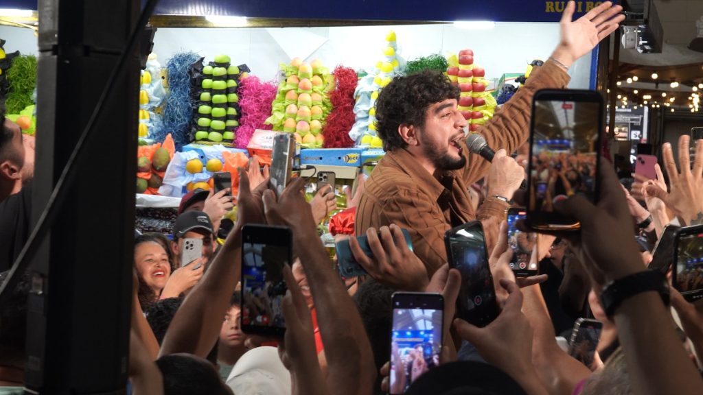 Nattanzinho Nattanzinho grava clipe no Mercadão de São Paulo e reúne fãs em apresentação Nattanzinho Nattanzinho grava clipe no Mercadão de São Paulo e reúne fãs em apresentação