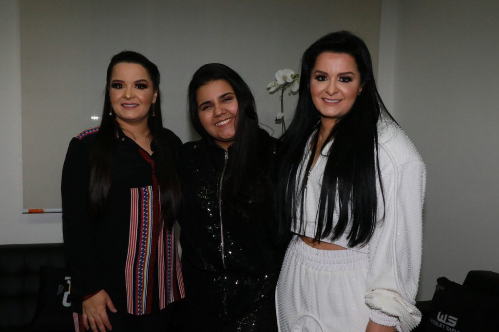 Maiara & Maraisa Após seis anos, Maiara & Maraisa se reencontram com Yasmin Santos para gravação de novo DVD Maiara & Maraisa Após seis anos, Maiara & Maraisa se reencontram com Yasmin Santos para gravação de novo DVD