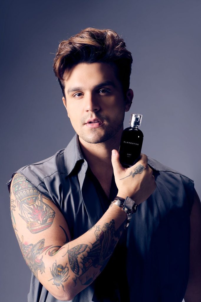Luan Santana Luan Santana lança "Elementos" e anuncia pré-venda exclusiva do perfume para 04 de agosto Luan Santana Luan Santana lança "Elementos" e anuncia pré-venda exclusiva do perfume para 04 de agosto