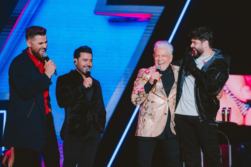Zé Neto & Cristiano Zé Neto & Cristiano comemoram dia dos pais e aniversário em cima do palco Zé Neto & Cristiano Zé Neto & Cristiano comemoram dia dos pais e aniversário em cima do palco