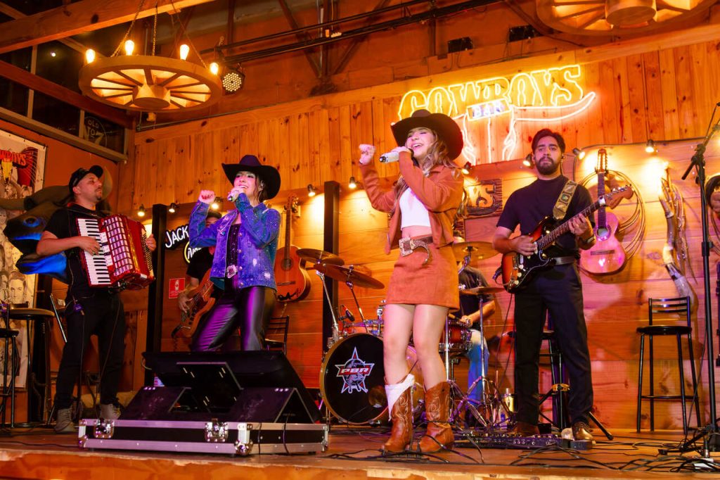 Melissa e Milena Melissa e Milena lotam Cowboys Bar e anunciam lançamento de “Beija Besta” Melissa e Milena Melissa e Milena lotam Cowboys Bar e anunciam lançamento de “Beija Besta”