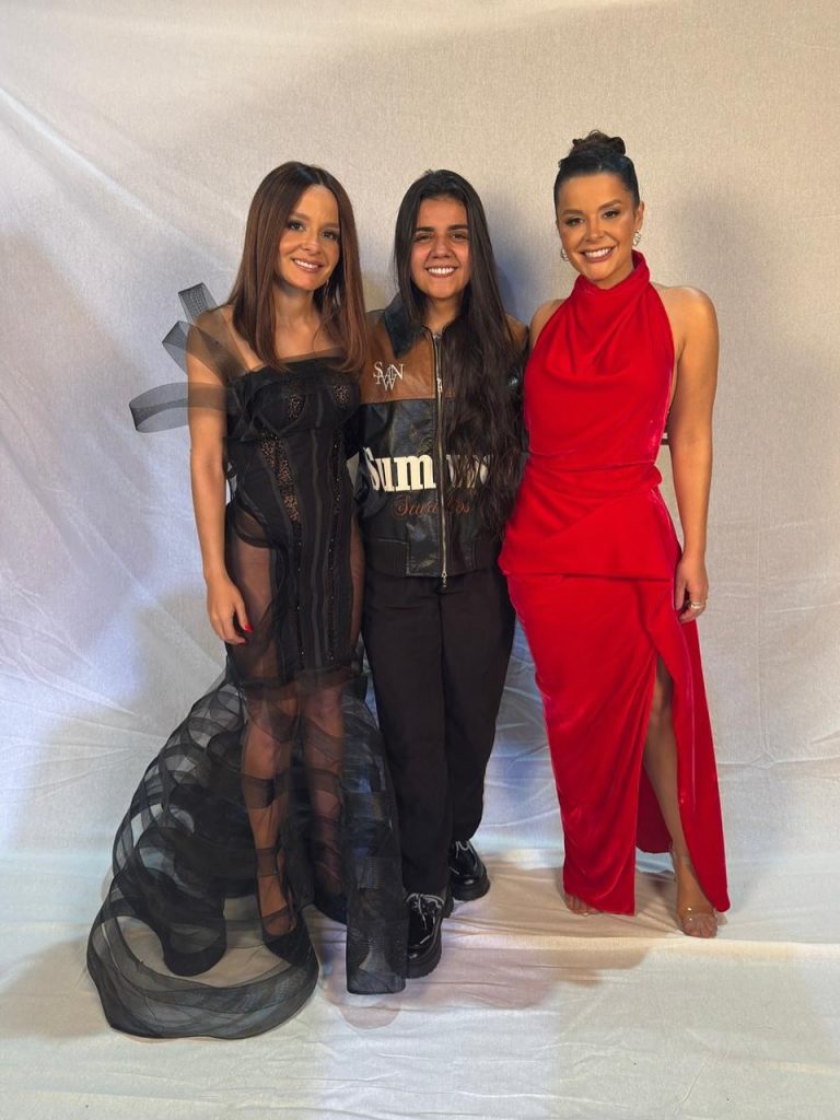 Maiara & Maraisa Após seis anos, Maiara & Maraisa se reencontram com Yasmin Santos para gravação de novo DVD Maiara & Maraisa Após seis anos, Maiara & Maraisa se reencontram com Yasmin Santos para gravação de novo DVD
