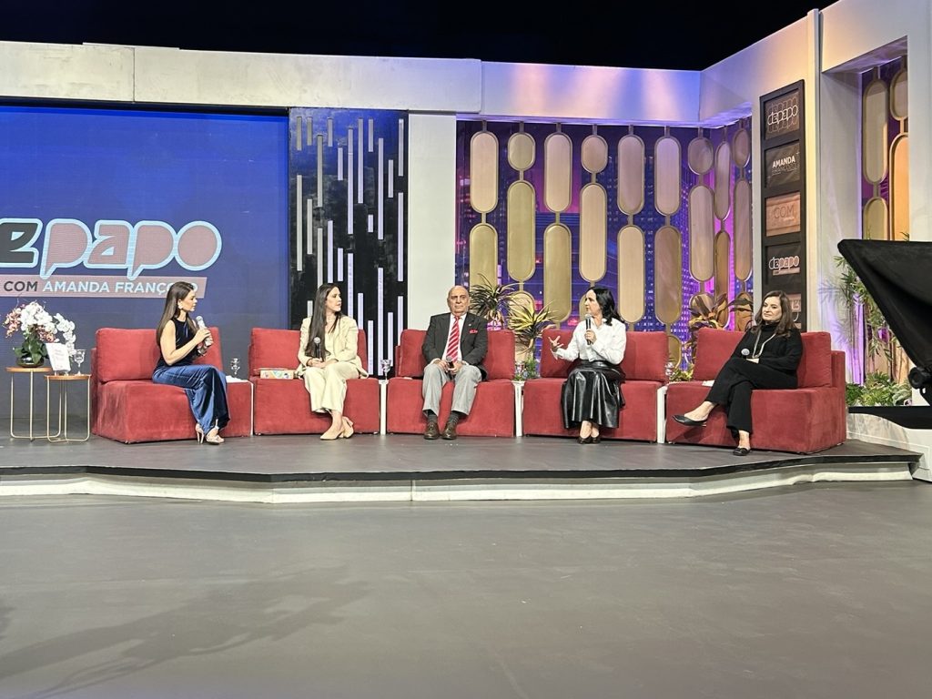 César Romão César Romão fala de educação dos filhos no programa de Amanda Françozo César Romão César Romão fala de educação dos filhos no programa de Amanda Françozo