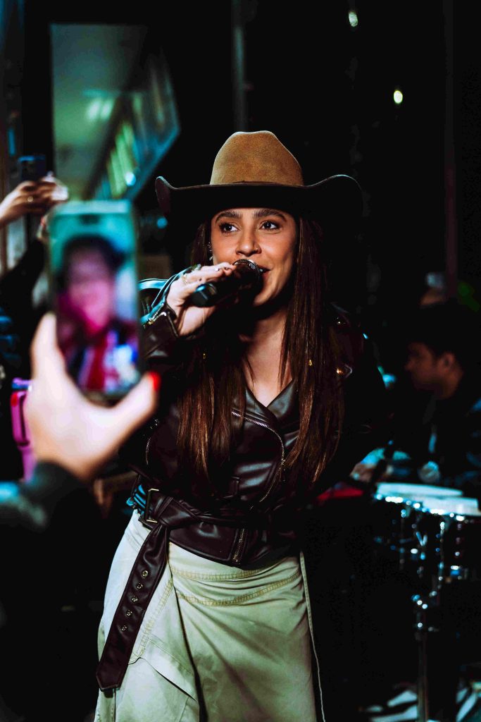 Lauana Prado Lauana Prado surpreende os fãs com pocket show na Avenida Paulista Lauana Prado Lauana Prado surpreende os fãs com pocket show na Avenida Paulista