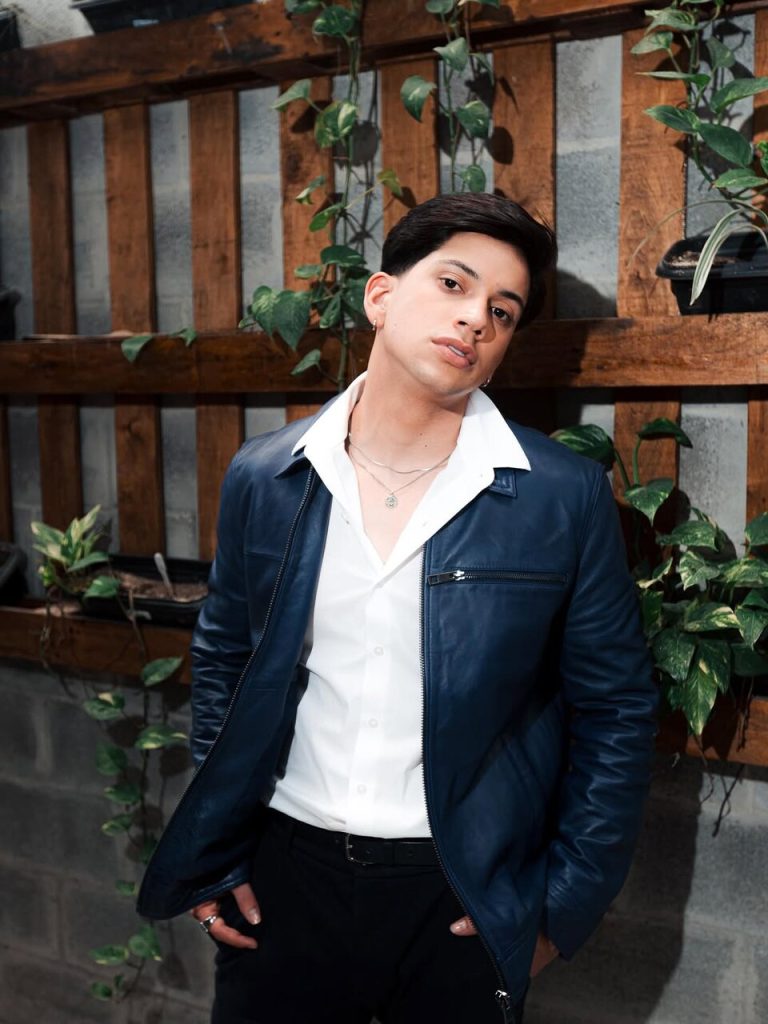 Léo Foguete Que estreia! Em seu primeiro álbum Léo Foguete é indicado ao Grammy Latino Léo Foguete Que estreia! Em seu primeiro álbum Léo Foguete é indicado ao Grammy Latino