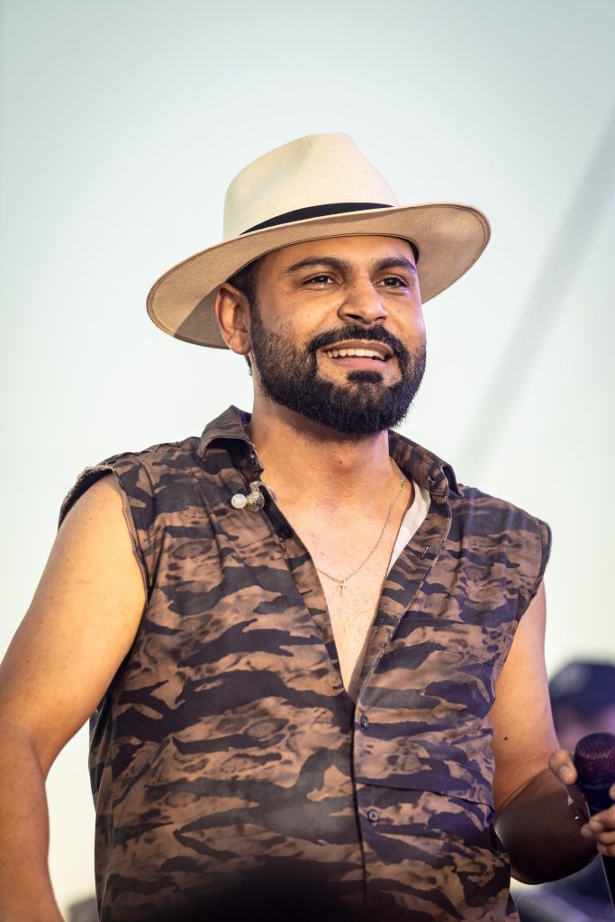 Thullio Milionário Thullio Milionário lança "Vaqueiro da Sua Vida" com videoclipe gravado no Caminhão do Vaqueiro Thullio Milionário Thullio Milionário lança "Vaqueiro da Sua Vida" com videoclipe gravado no Caminhão do Vaqueiro
