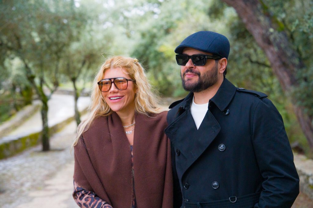 Cristiano Cristiano, dupla de Zé Neto, aproveita turnê em Portugal, para visitar o santuário de Fátima, ao lado da esposa, Paula Vaccari, agradecendo por 2025 Cristiano Cristiano, dupla de Zé Neto, aproveita turnê em Portugal, para visitar o santuário de Fátima, ao lado da esposa, Paula Vaccari, agradecendo por 2025