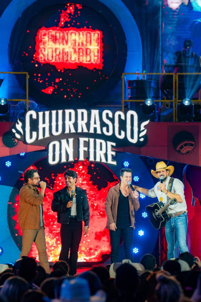 Fernando e Sorocaba No palco do Churrasco On Fire, Fernando e Sorocaba recebem de surpresa Hugo e Guilherme para gravação Fernando e Sorocaba No palco do Churrasco On Fire, Fernando e Sorocaba recebem de surpresa Hugo e Guilherme para gravação